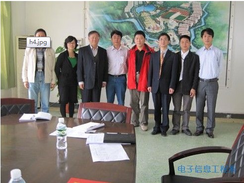 马亚光副经理向各位嘉宾颁发聘书并合影留念